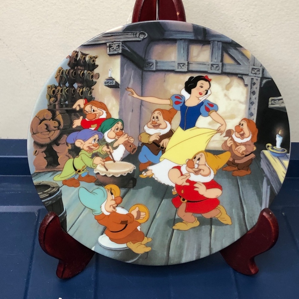 Snow White Disney collectible plate
